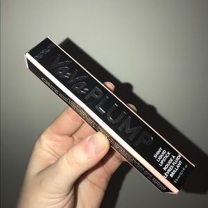 Buxom Va-Va-Plump Shiny Liquid Lipstick